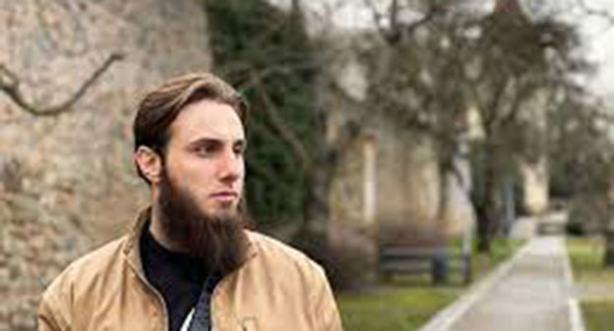 Валид Дадакаев. Cкриншот видео Https://www.facebook.com/vayfond/photos/a.1364487303636782/4095225947229557/