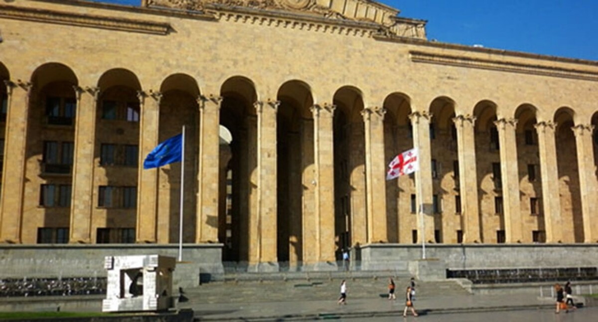 Парламент Грузии. Фото: Spartaky https://ru.wikipedia.org