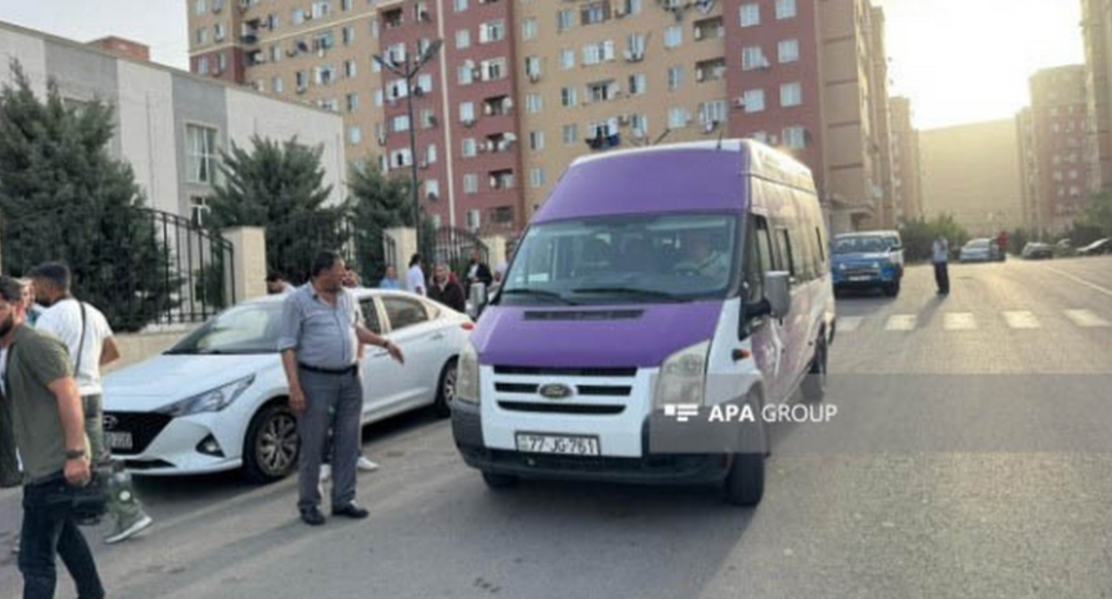 Отъезд вынужденных переселенцев в село Бейлик. 31 мая 2025 года. Фото: АПА https://ru.apa.az/sotsium/v-selo-beilik-lacinskogo-raiona-vyexala-ocerednaya-gruppa-pereselencev-612052