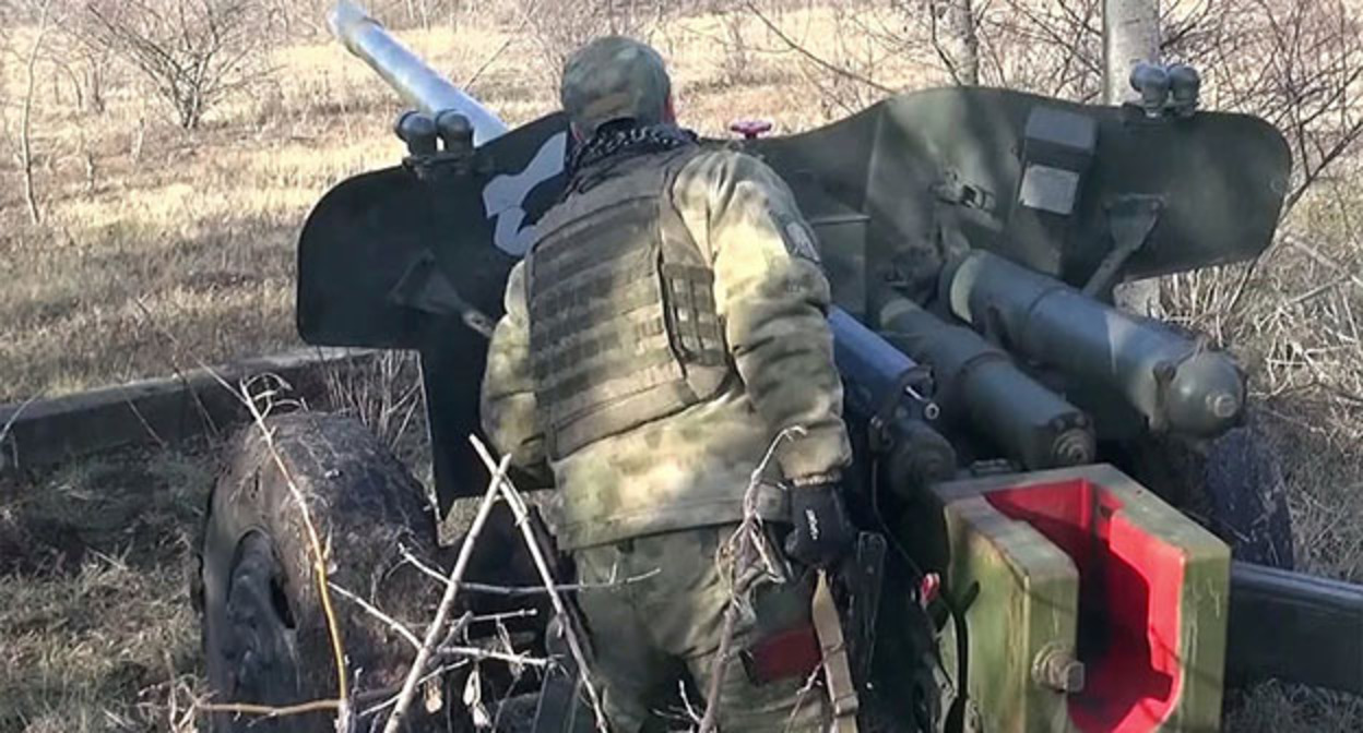 Спецоперация на Украине. Скриншот видео https://www.1tv.ru/news/2023-01-09/444927-boevye_zadachi_v_zone_svo_vypolnyayut_raschety_protivotankovogo_orudiya_rapira